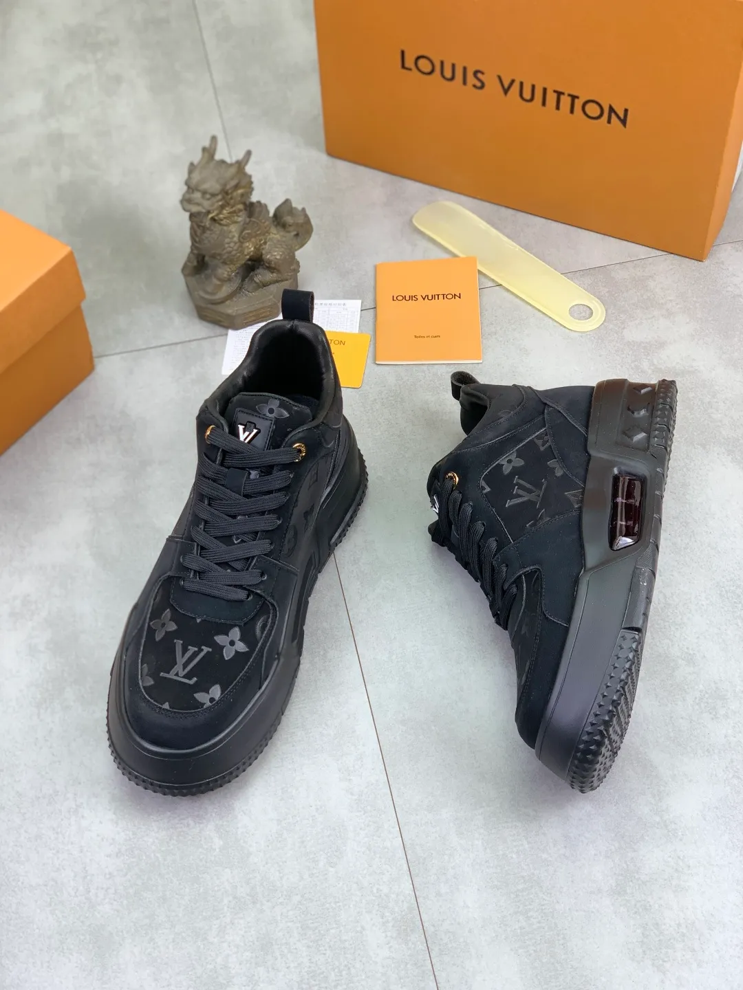 Men's men's shoes 💰P440 new style 💶【LOUIS VUITTON) new high top🍀LV Louis Vuitton *—— LV classic high top trendy shoes! Made of imported original soft calfskin, water-dyed pigskin lining. Original wear-resistant rubber outsole! High quality products! Code number: 38-44 Color: 2️⃣colors available